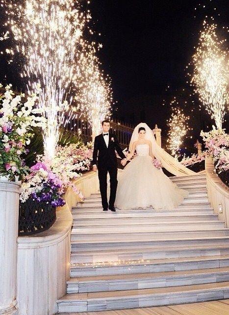 GRAND ENTRANCE & WALK-IN