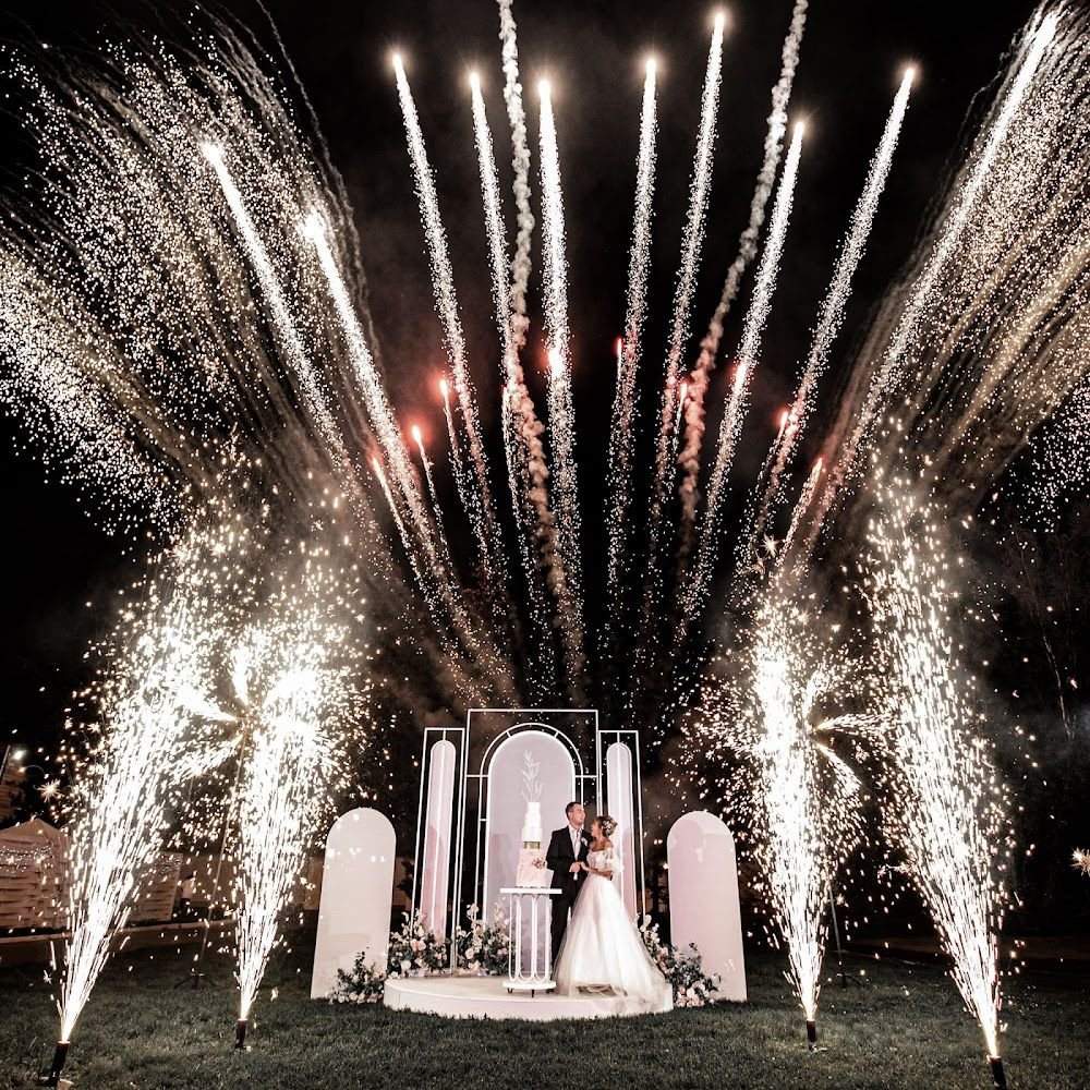 FINALE & SPECIAL EFFECTS
